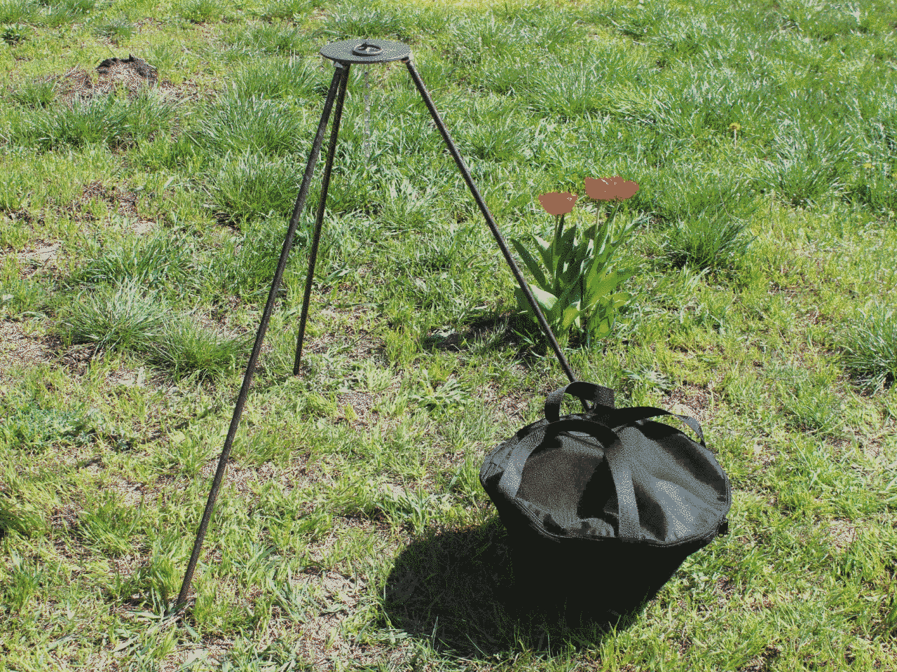 Cast iron asian 8 L cauldron WITH A LID, a tripod and a bag